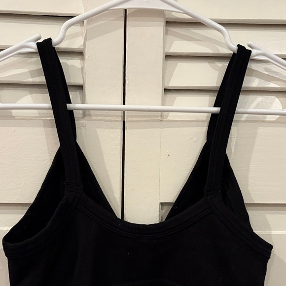 Black Deep V-Neck Cropped Top - Picture 8 of 11